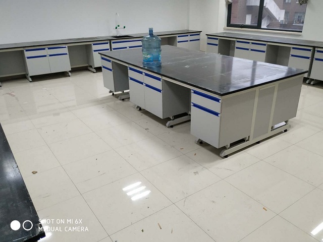 如何保养清洁化学实验台